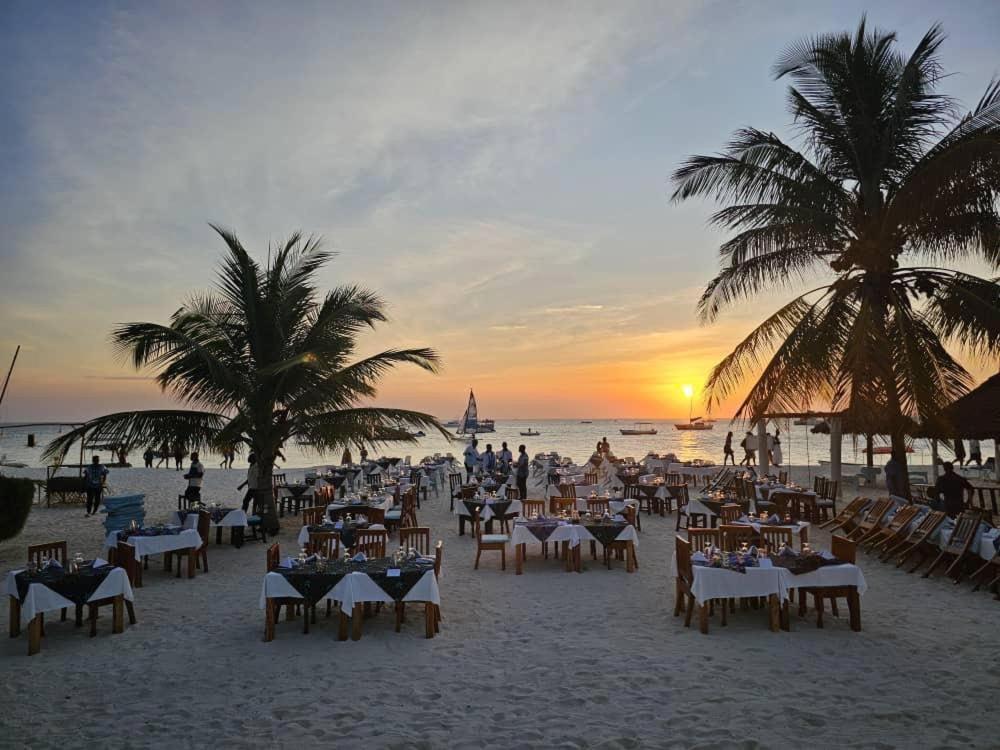Sunset Kendwa Beach Hotel ภายนอก รูปภาพ